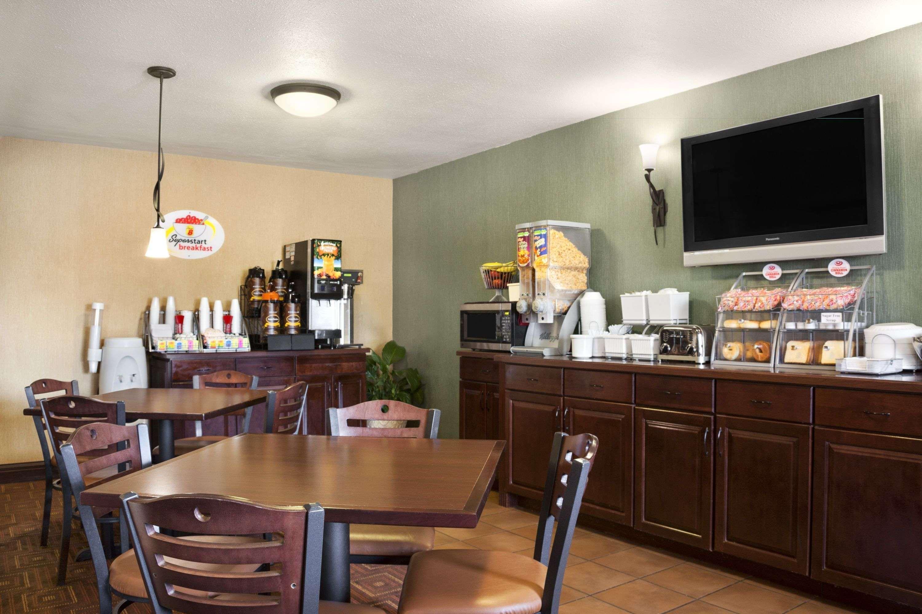 Super 8 By Wyndham Fairview Heights-St. Louis Exterior foto