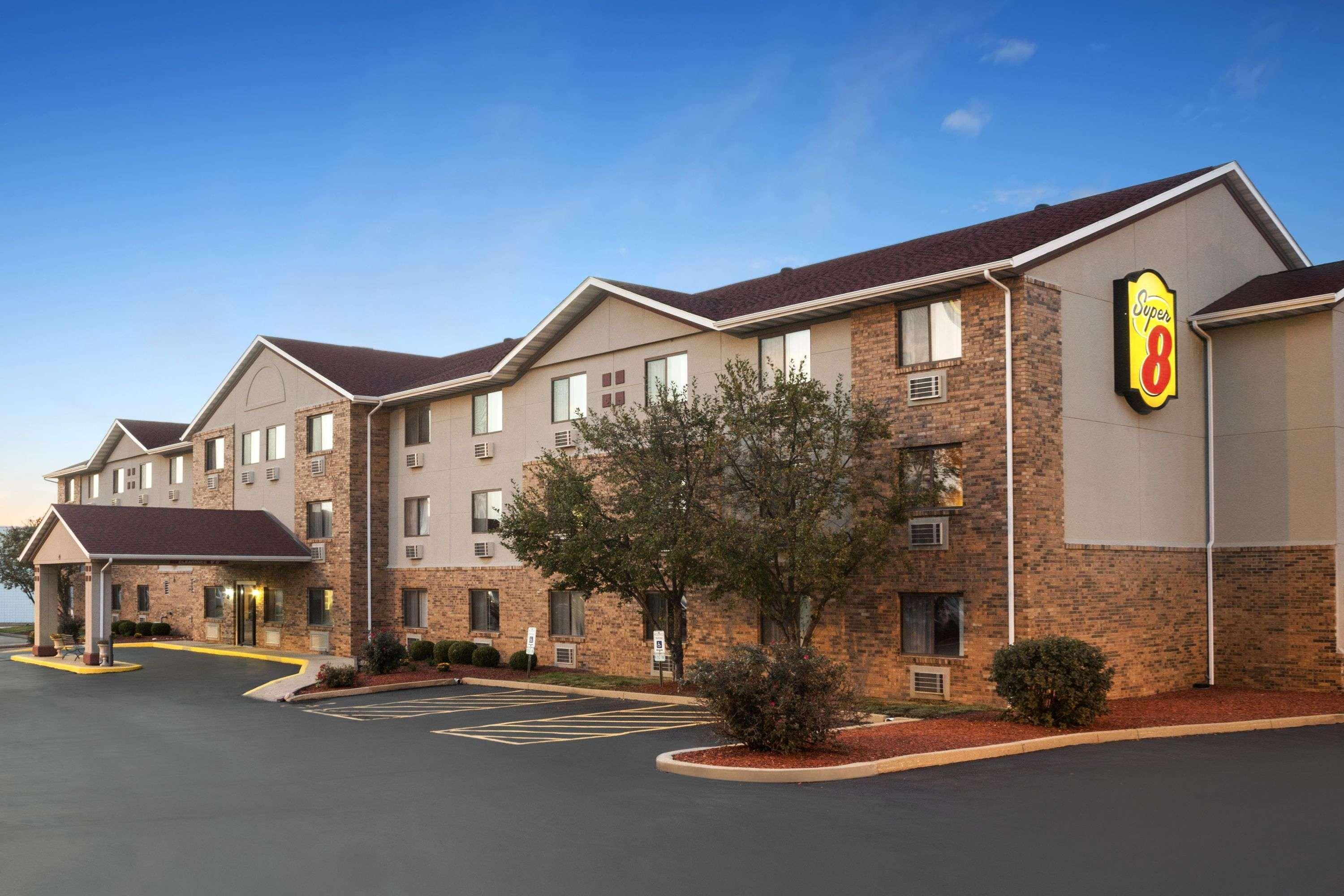 Super 8 By Wyndham Fairview Heights-St. Louis Exterior foto