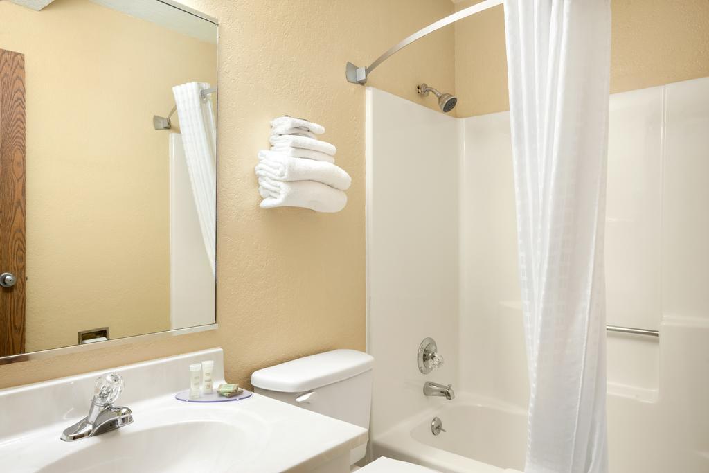 Super 8 By Wyndham Fairview Heights-St. Louis Exterior foto